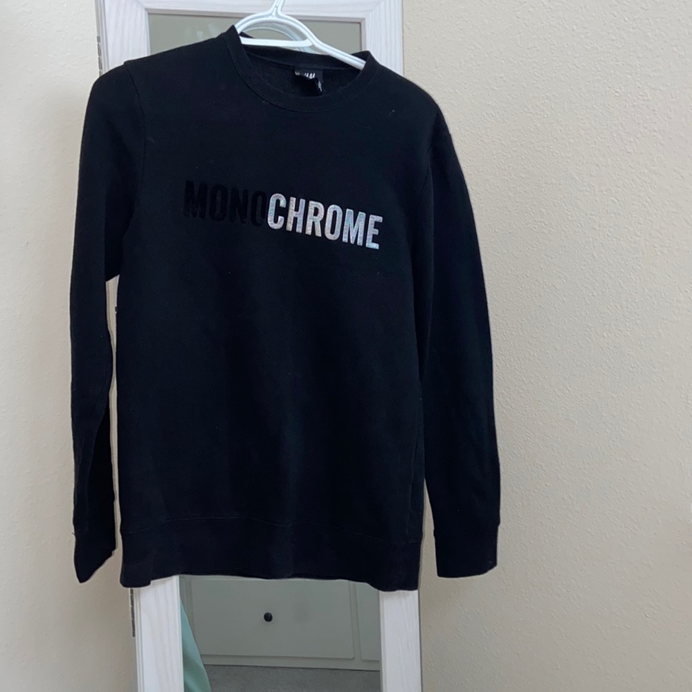 Minimalistic H&M black sweatshirt with a “MONOCHROME” sign. XS size